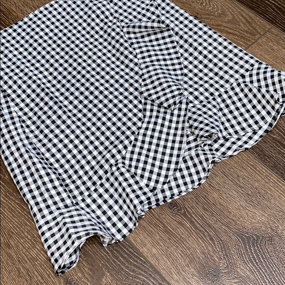 Black& white check skirt with ruffle detail - Picture 2 of 4
